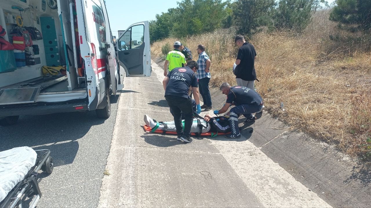 Böyle kaza bin de bir olur: Motosikletiyle babasının arabasına çarptı