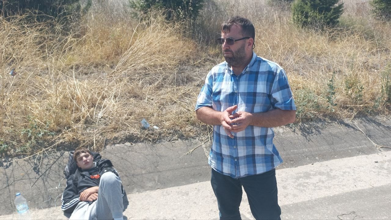 Böyle kaza bin de bir olur: Motosikletiyle babasının arabasına çarptı