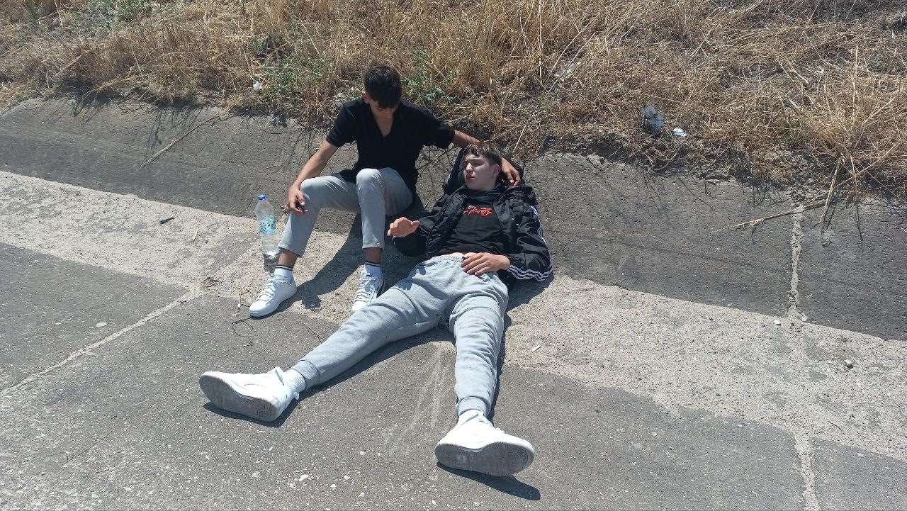 Böyle kaza bin de bir olur: Motosikletiyle babasının arabasına çarptı