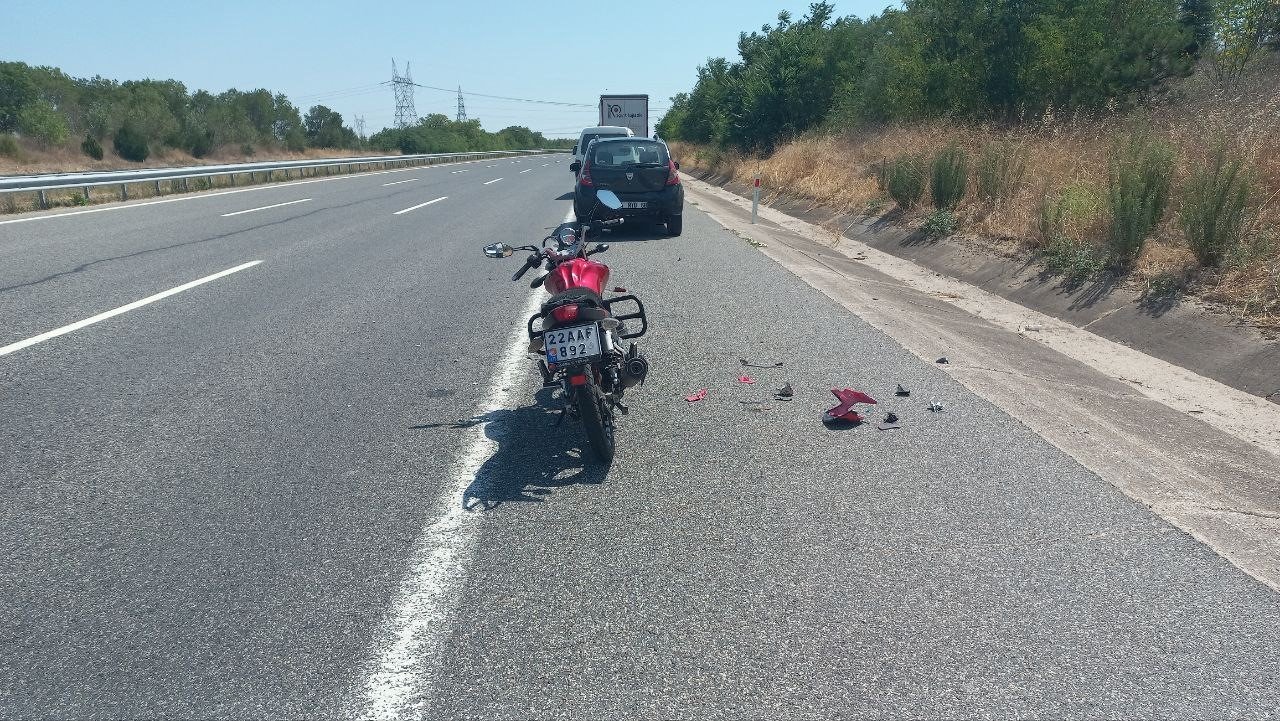 Böyle kaza bin de bir olur: Motosikletiyle babasının arabasına çarptı