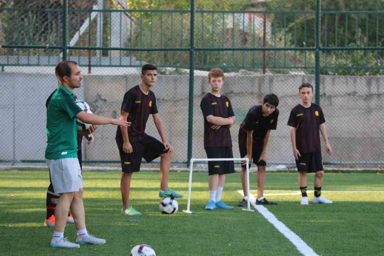 Eskişehirspor Fabrika Futbol Okulu’nda antrenmanlar devam ediyor