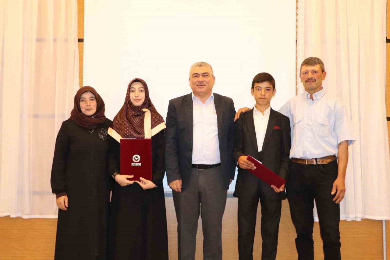 Hafızlık öğrencileri belgelerini aldı