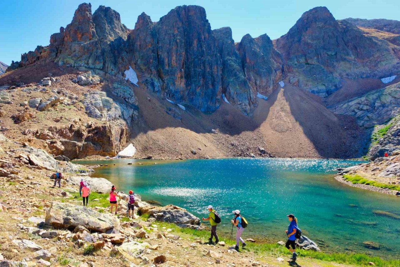 İzmir’den gelip 3 bin metrede serinlediler