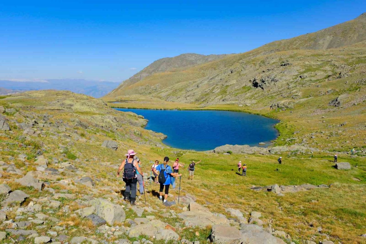 İzmir’den gelip 3 bin metrede serinlediler