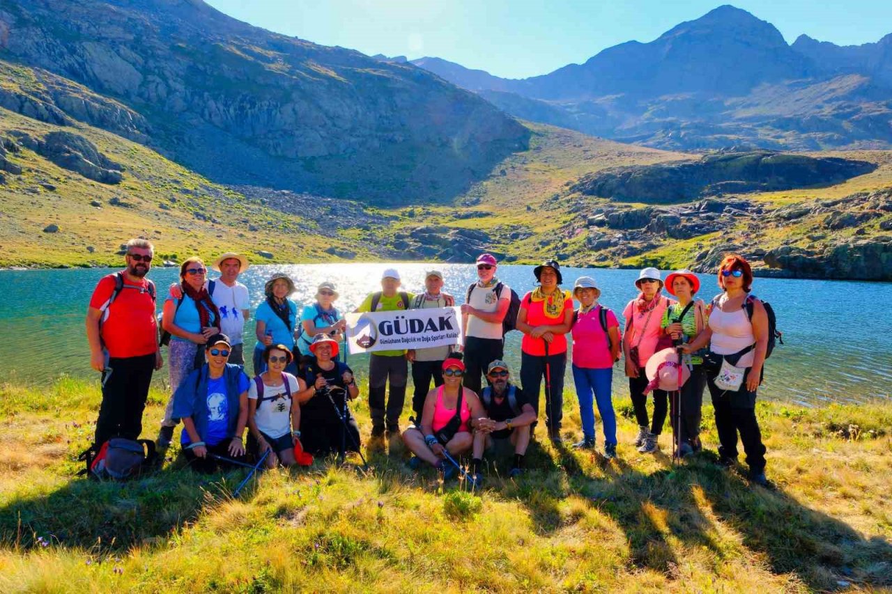 İzmir’den gelip 3 bin metrede serinlediler