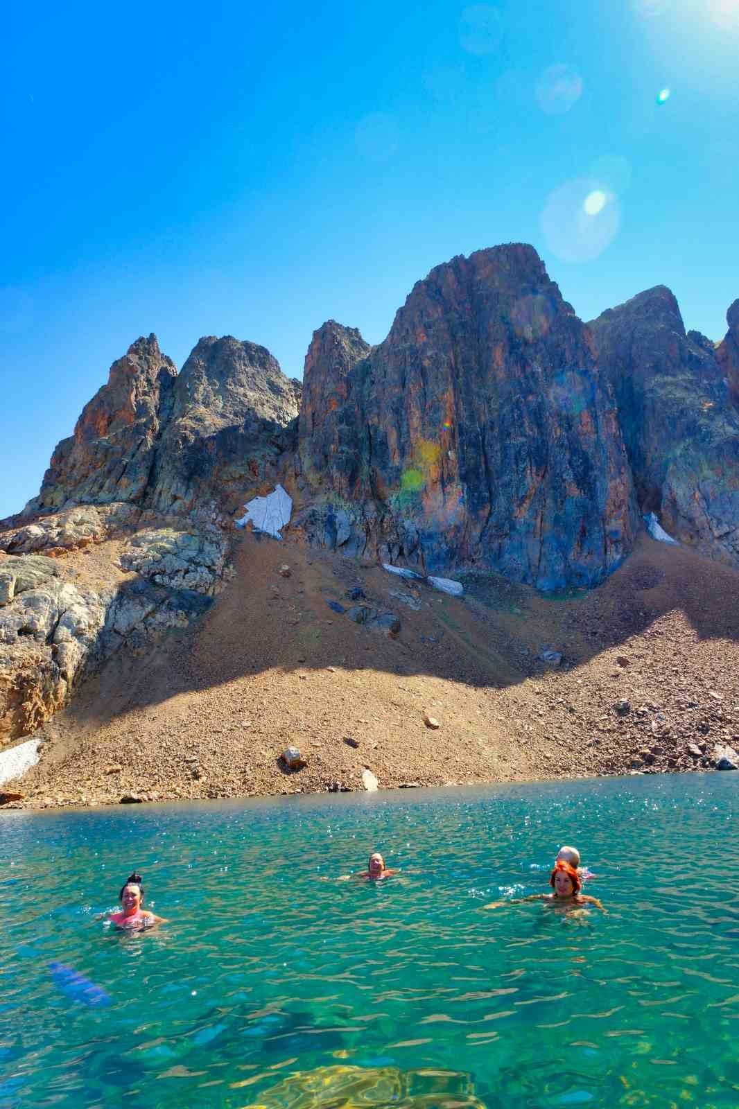 İzmir’den gelip 3 bin metrede serinlediler