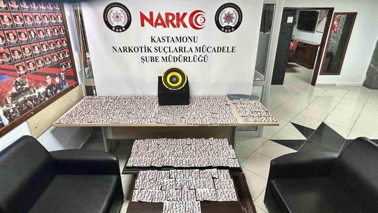 Otomobilin hoparlöründen binlerce sentetik hap çıktı: 1 tutuklama