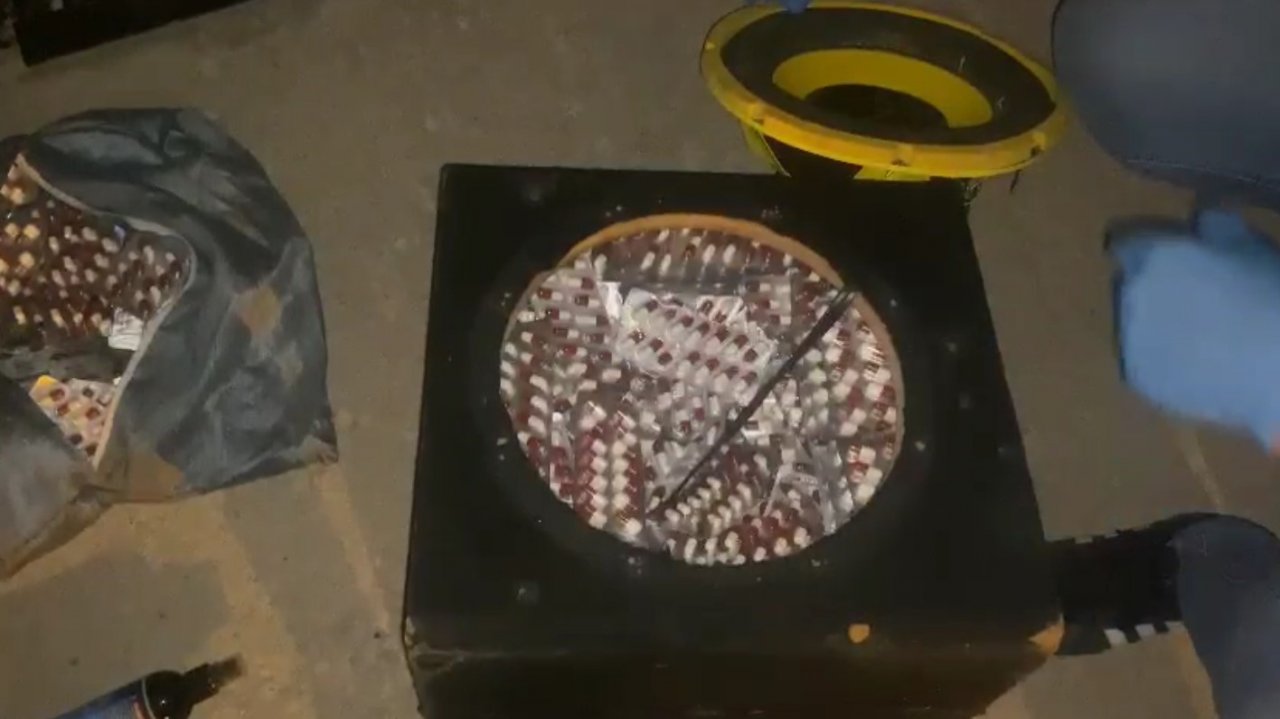 Otomobilin hoparlöründen binlerce sentetik hap çıktı: 1 tutuklama