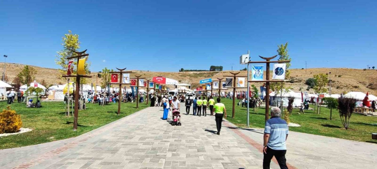 Kayseri Büyükşehir, Ahlat’ta çadırını kurdu, fetih kutlamalarına başladı