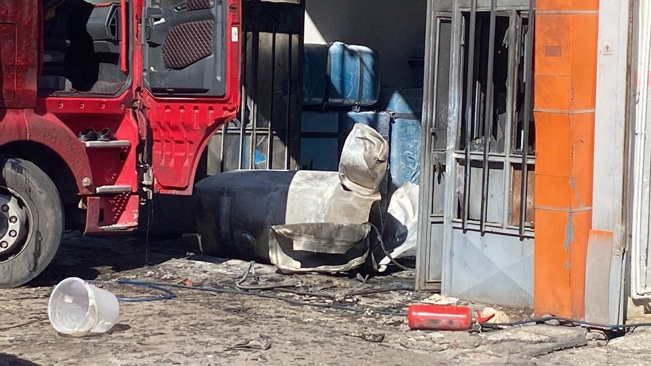 Kayseri’de tırın yakıt deposu patladı: 1’i ağır 2 yaralı