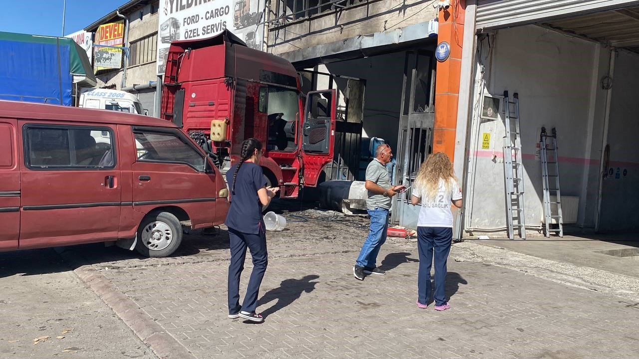 Kayseri’de tırın yakıt deposu patladı: 1’i ağır 2 yaralı