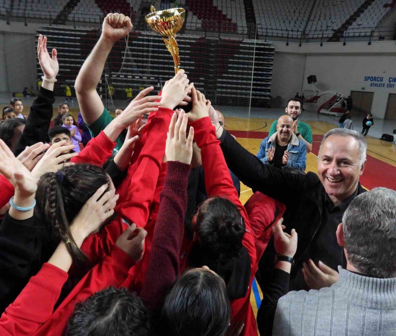 Basketbolcu Hazal Çetin, Antalya Toroslor’a transfer oldu