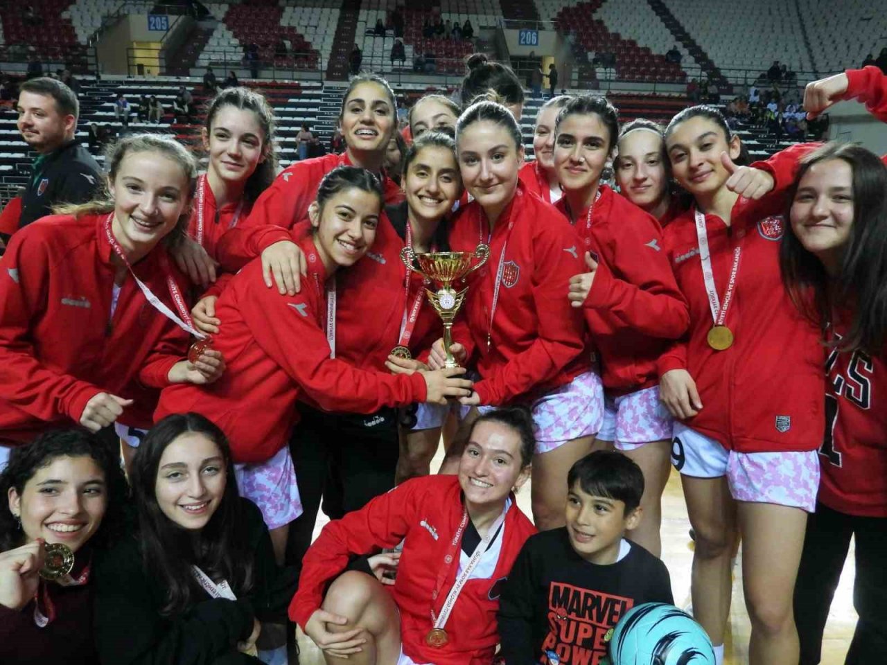 Basketbolcu Hazal Çetin, Antalya Toroslor’a transfer oldu