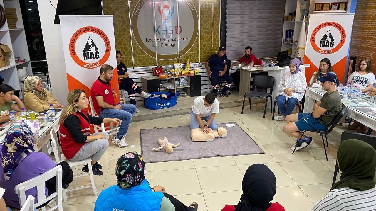 Afet durumunda hayatta kalma dersi veriliyor