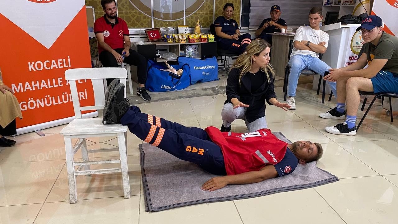 Afet durumunda hayatta kalma dersi veriliyor