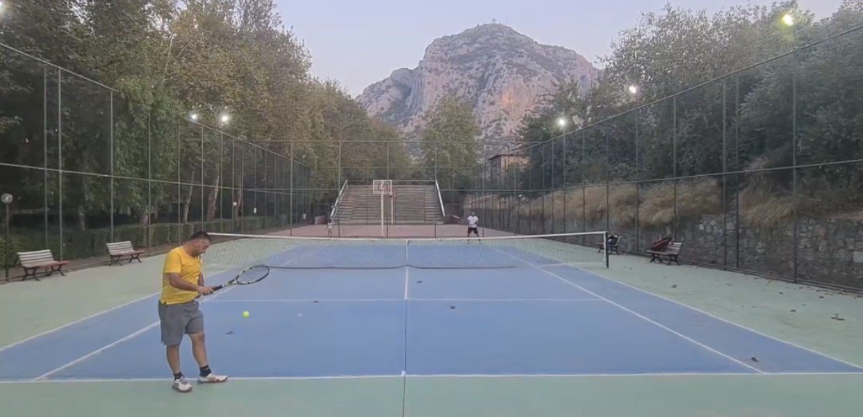 Zafer Bayramı Tenis Turnuvası final yolunda
