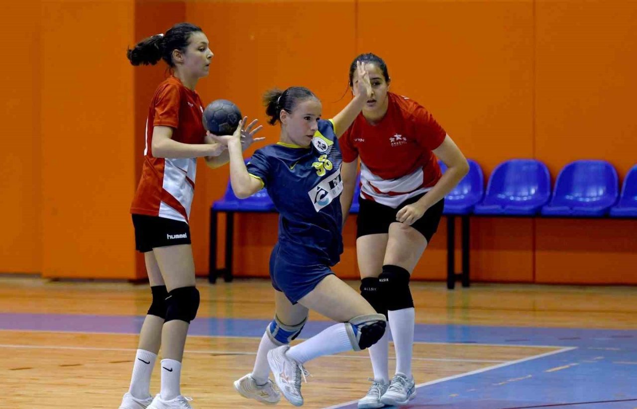 Hentbolun yıldızları Kuşadası’nda