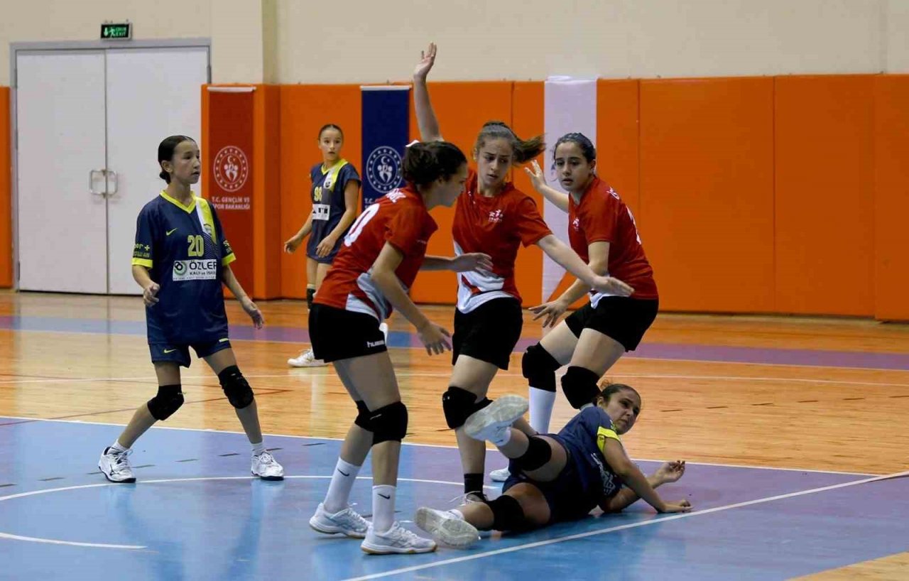 Hentbolun yıldızları Kuşadası’nda