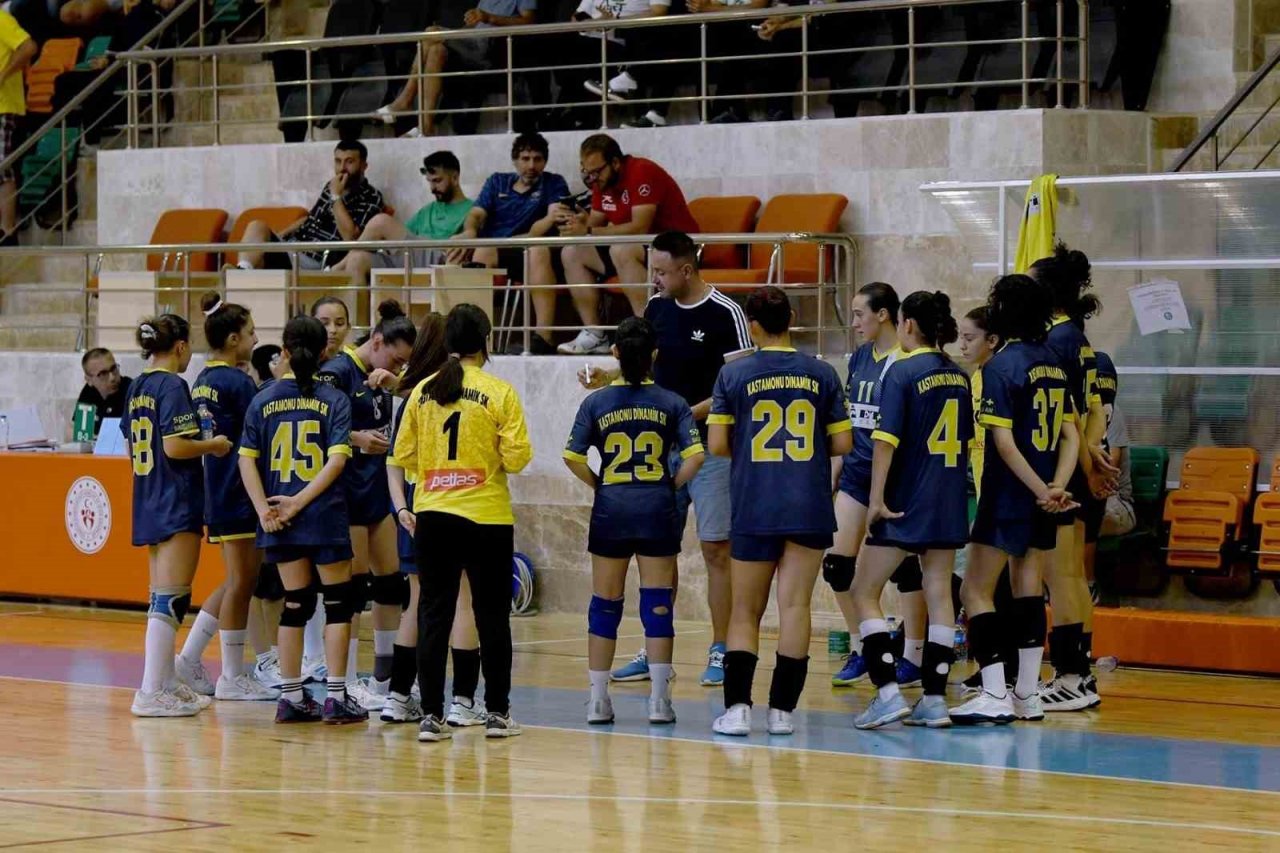 Hentbolun yıldızları Kuşadası’nda