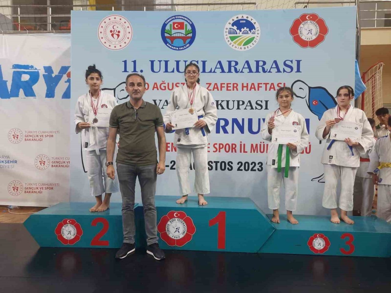 Salihlili judoculardan 3 altın, 1 gümüş, 2 bronz madalya