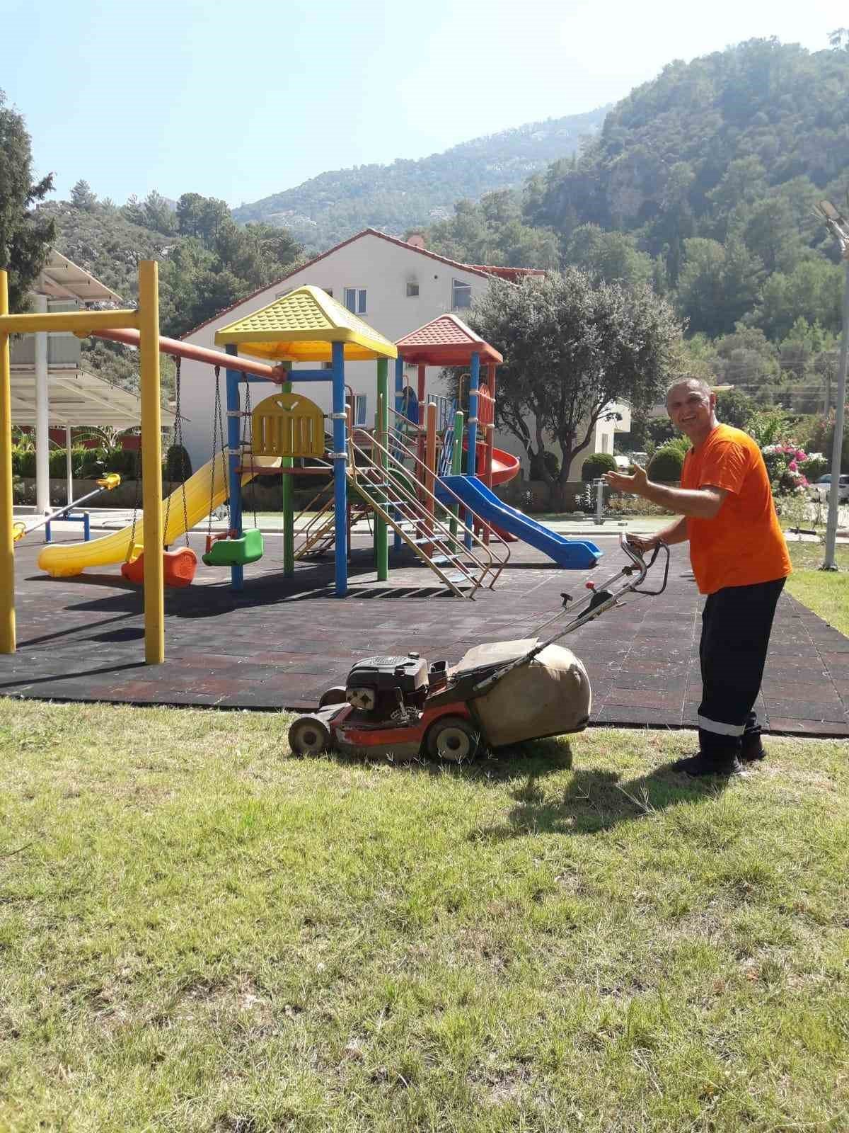 Marmaris park bahçeler ekipleri durmak bilmiyor
