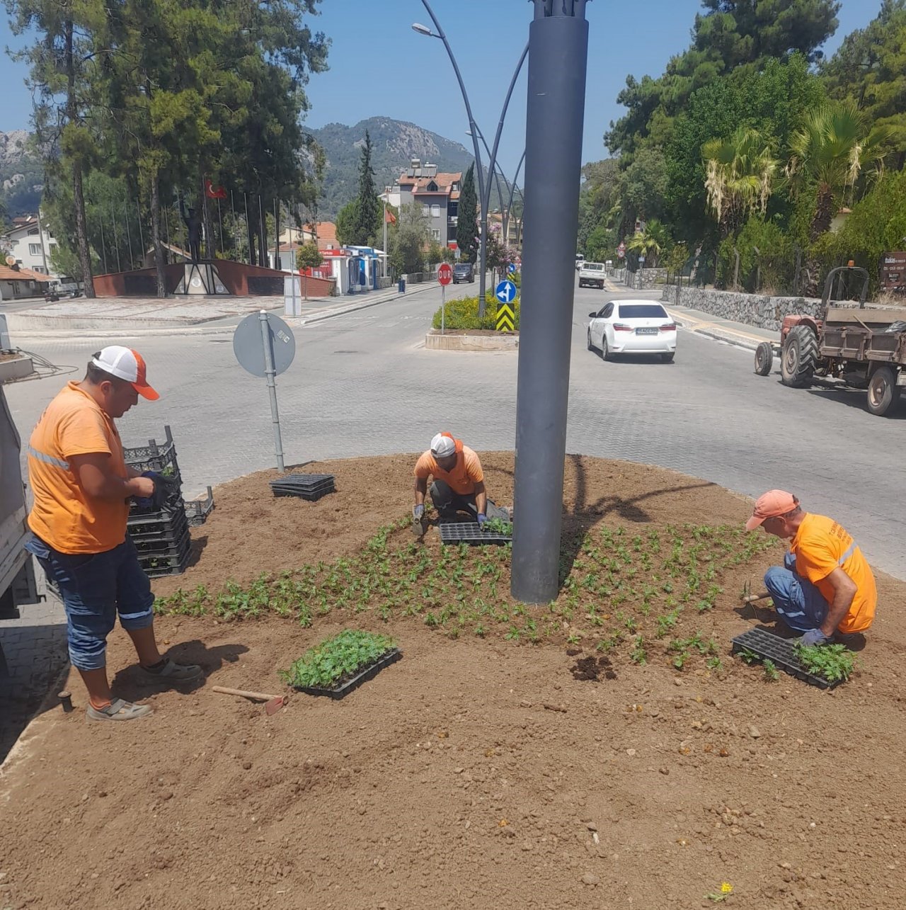 Marmaris park bahçeler ekipleri durmak bilmiyor