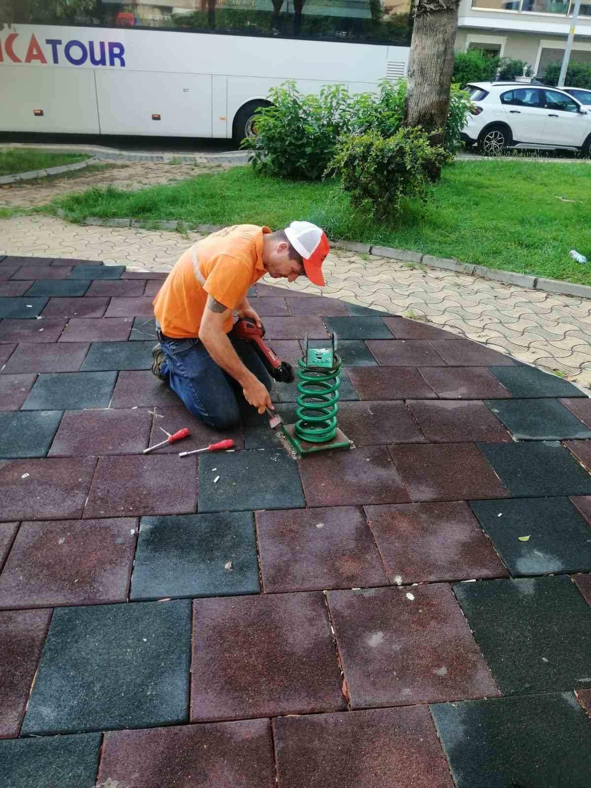 Marmaris park bahçeler ekipleri durmak bilmiyor