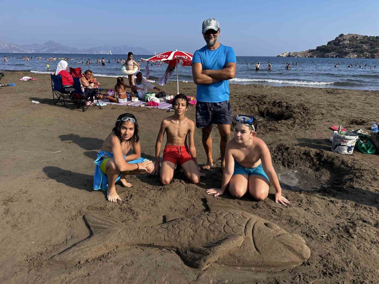 Marmarisli öğrenciler Sarıgerme’de kumdan heykeller yaptılar