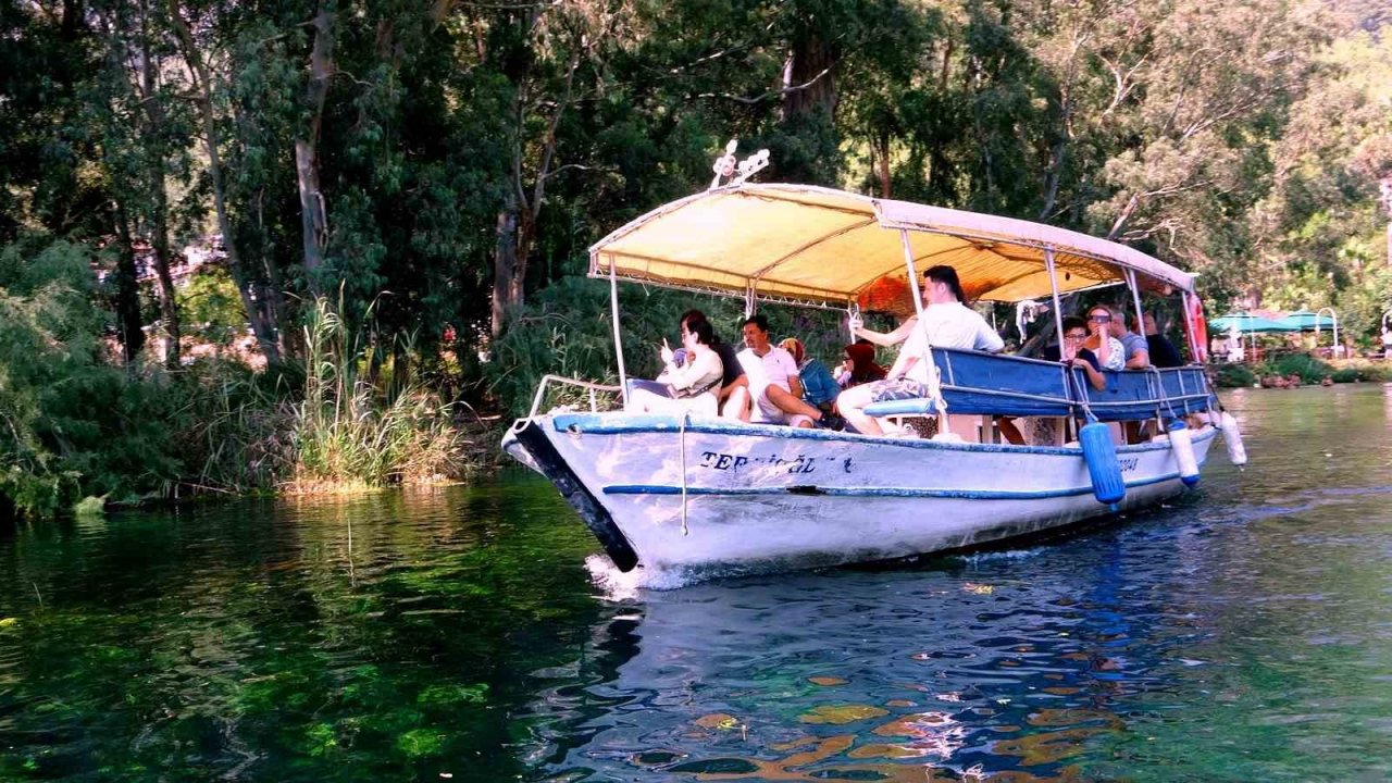 Akyaka Kadın Azmağı tekne turlarına vatandaşlardan yoğun ilgi