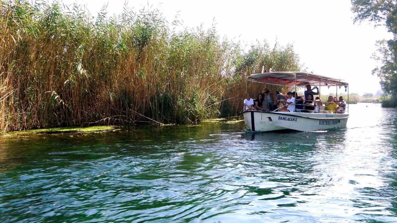 Akyaka Kadın Azmağı tekne turlarına vatandaşlardan yoğun ilgi