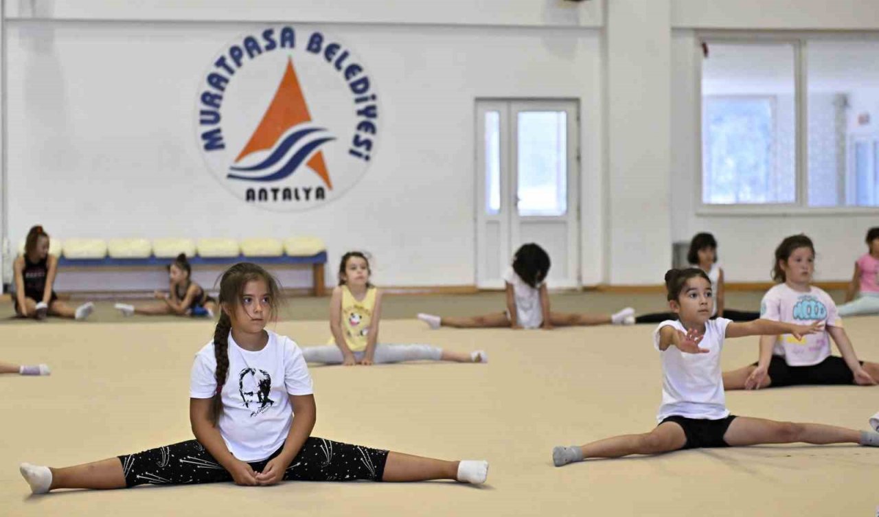 Muratpaşa’da yaz dönemi spor okulları cimnastik programına yoğun ilgi