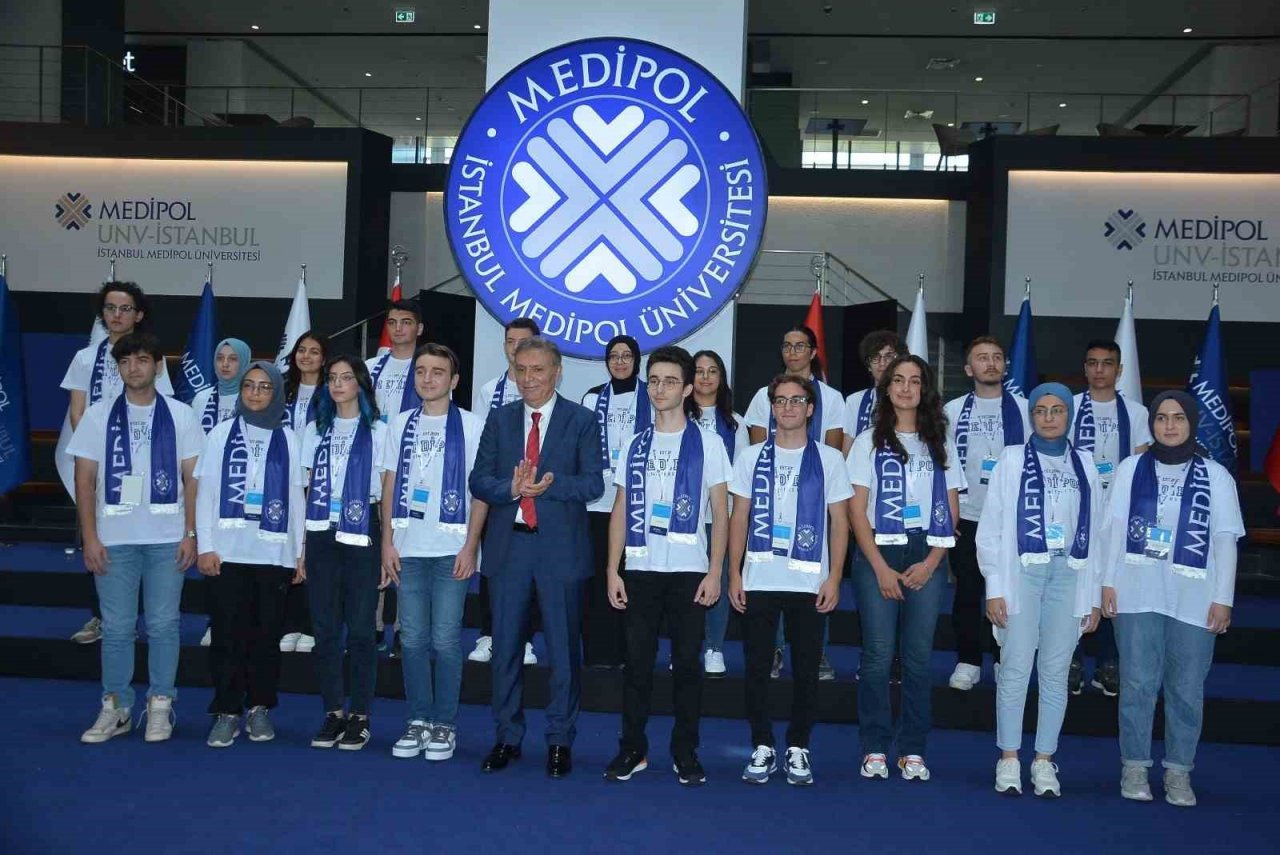 Türkiye’nin YKS şampiyonları Medipol Üniversitesi’nde tıp okuyacak