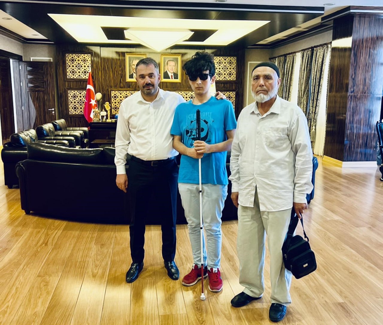 Pursaklar Belediye Başkanı Çetin, vatandaşları belediye binasında ağırlıyor