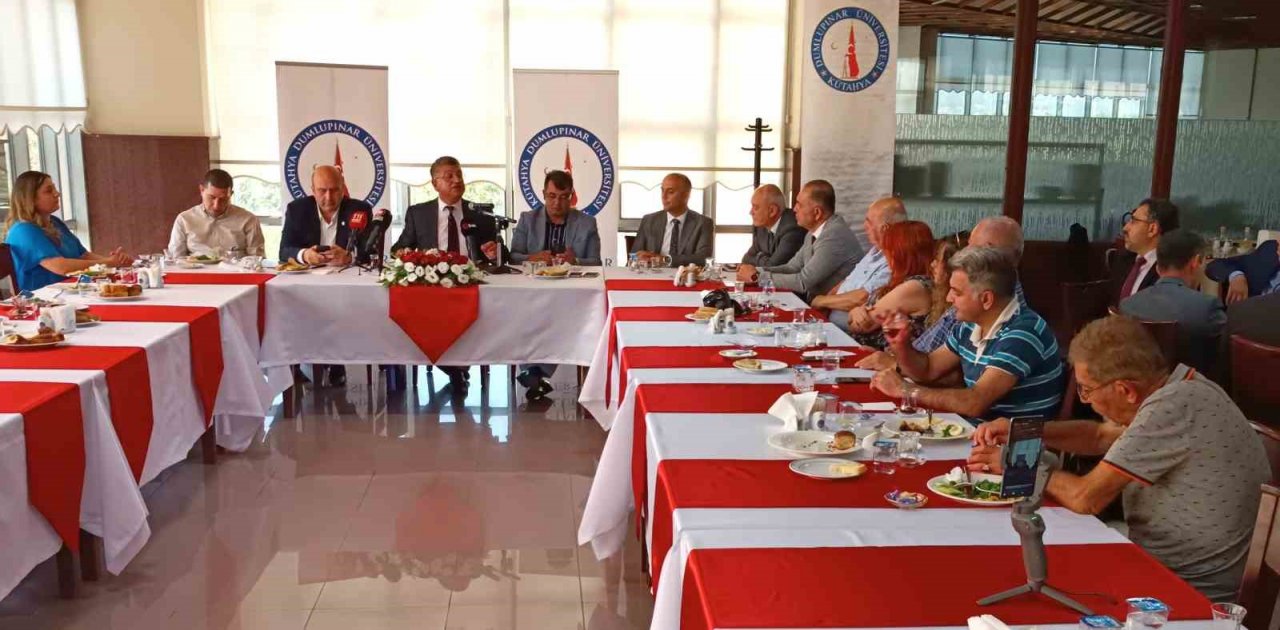 Rektör Süleyman Kızıltoprak basın mensuplarıyla bir araya geldi