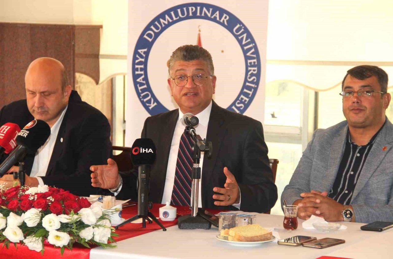 Rektör Süleyman Kızıltoprak basın mensuplarıyla bir araya geldi