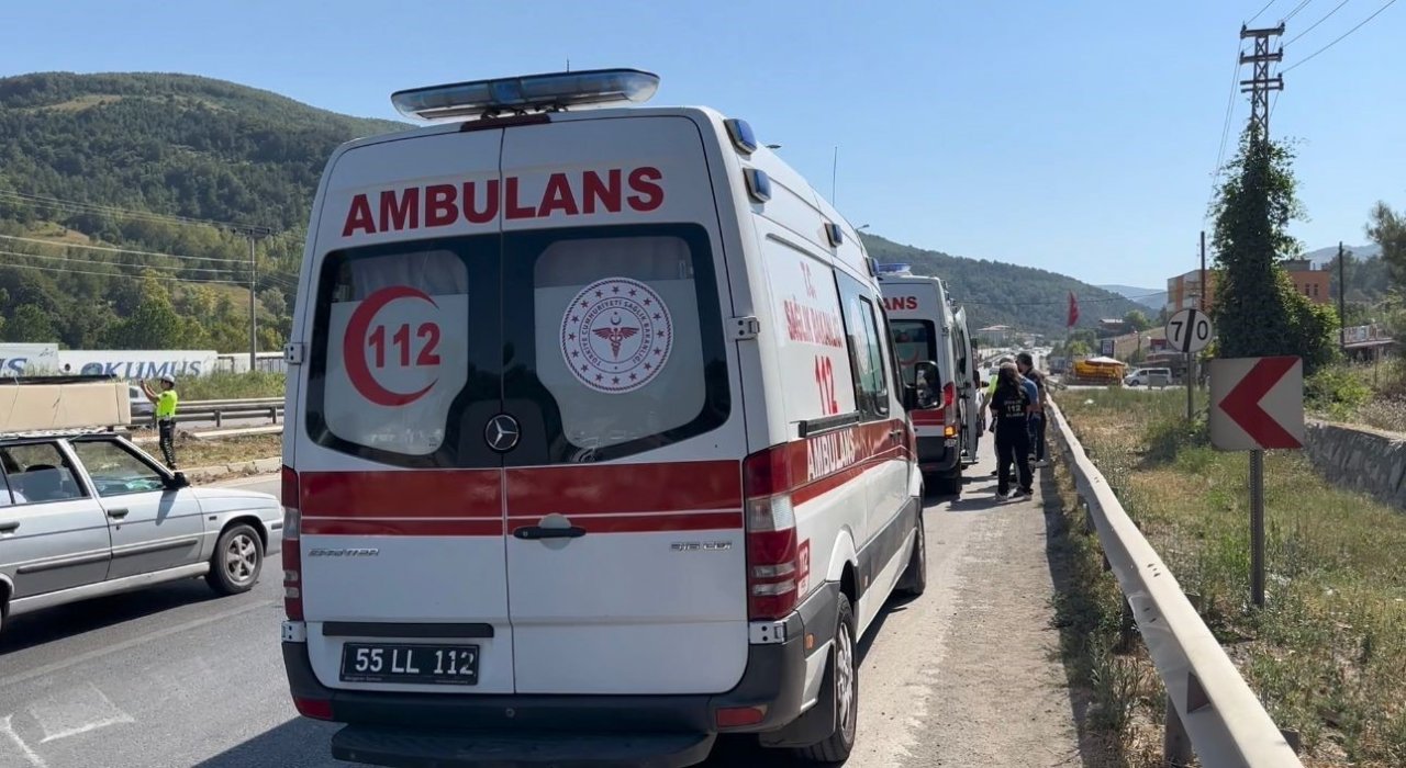 Gurbetçi aile kaza yaptı: 4 yaralı