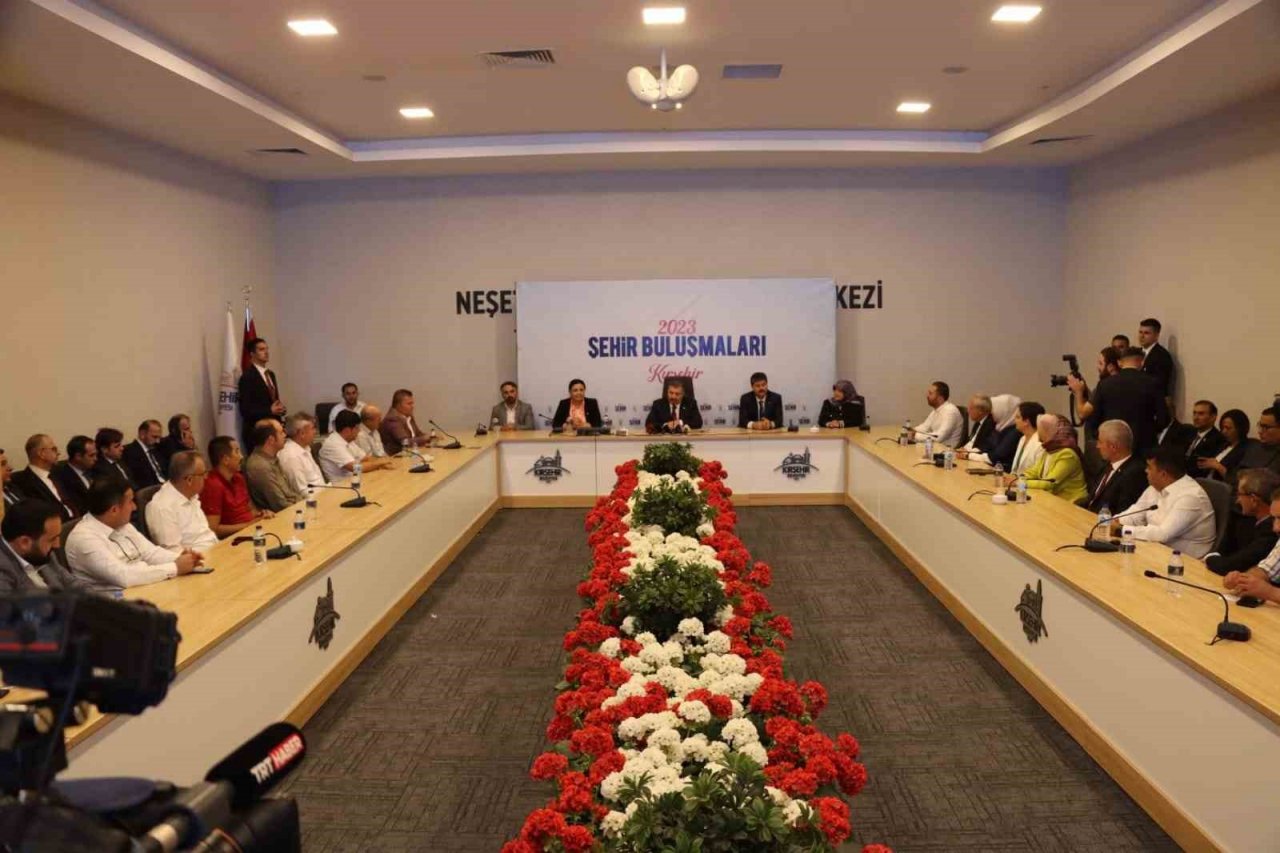 Sağlık Bakanı Koca, Kırşehir’de vatandaşı dinledi