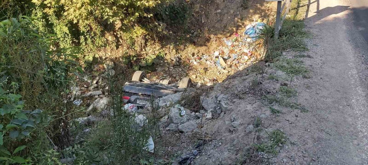 Sinop’ta otomobil dereye uçtu: 1’i bebek 4 yaralı