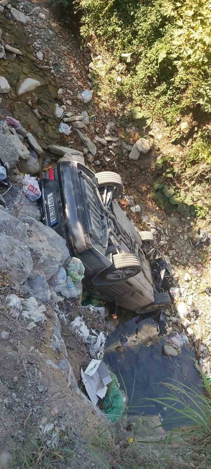 Sinop’ta otomobil dereye uçtu: 1’i bebek 4 yaralı