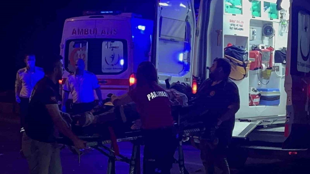 Trafik ışıklarında bekleyen araçlara çarptı: 2 hafif 1 ağır yaralı