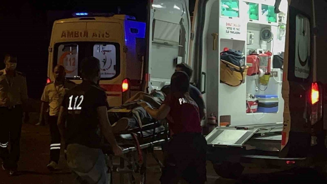 Trafik ışıklarında bekleyen araçlara çarptı: 2 hafif 1 ağır yaralı