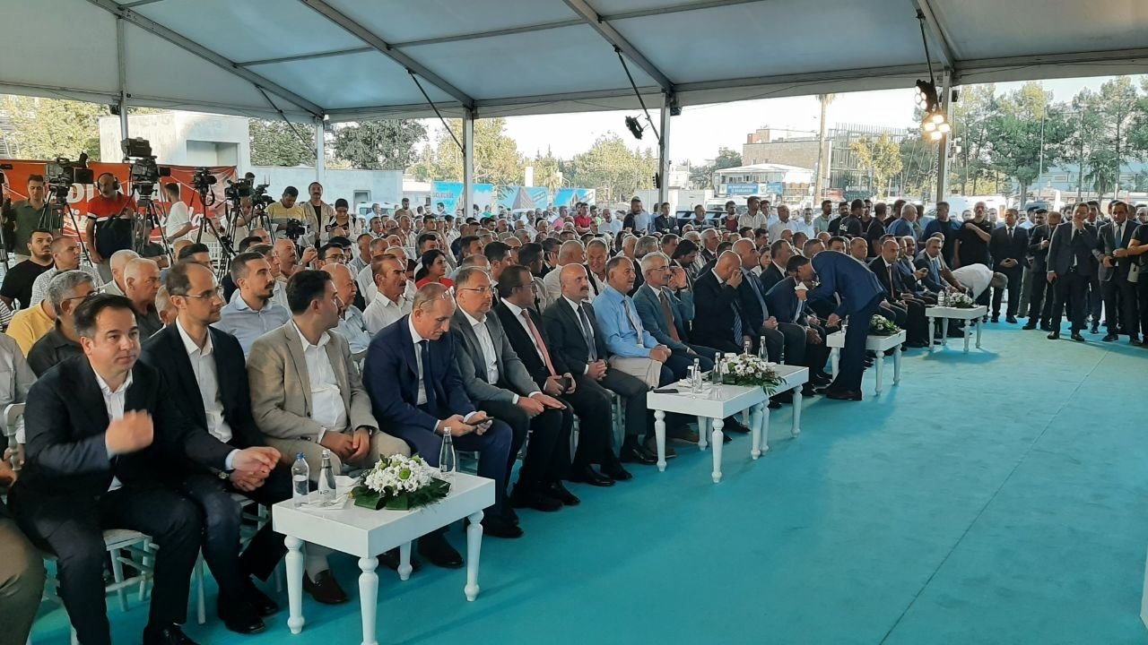 Bakan Uraloğlu: "Çelikhan yolunun ihalesini 2023 yılında yapmış, 2024 yılında da çalışmalara başlamış olacağız"