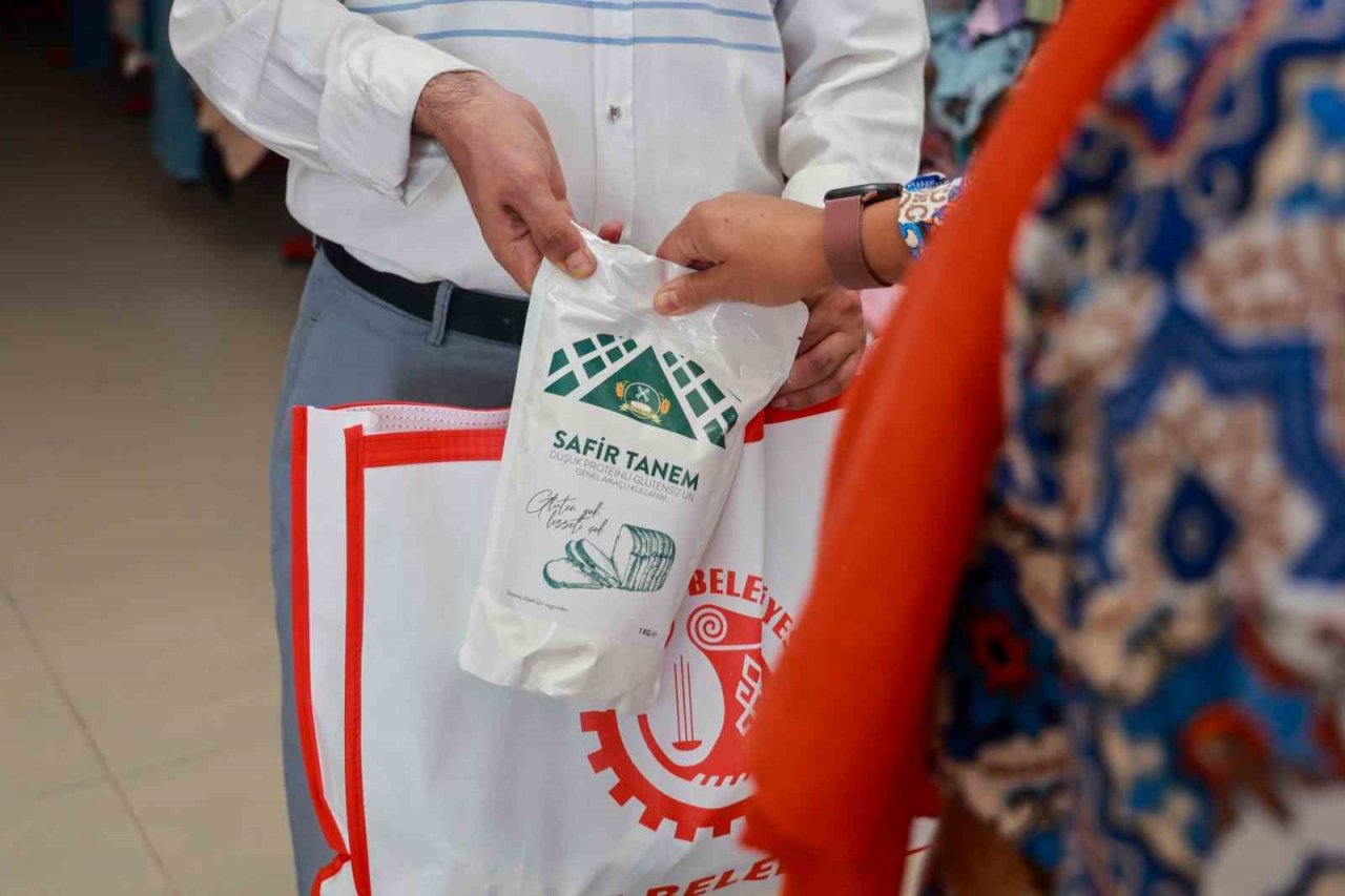 Uşak Belediyesi glutensiz ve düşük proteinli un yardımını sürdürüyor