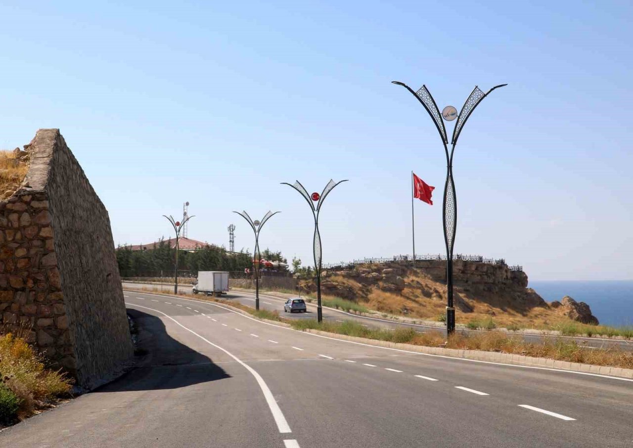 Edremit TOKİ yolu ulaşıma açıldı