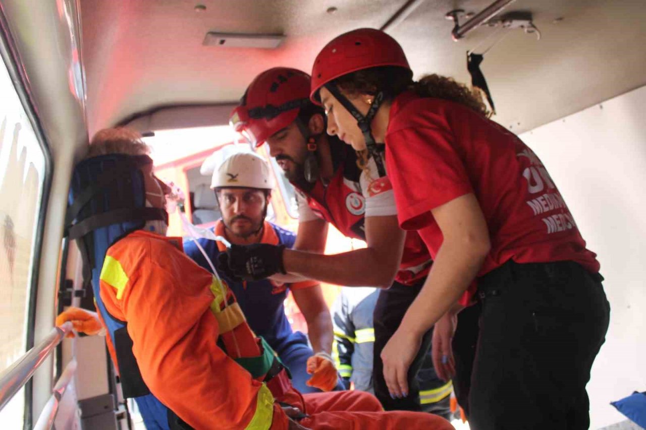 Yalova’da enkaz ve trafik kazası temalı tatbikatlar gerçeğini aratmadı