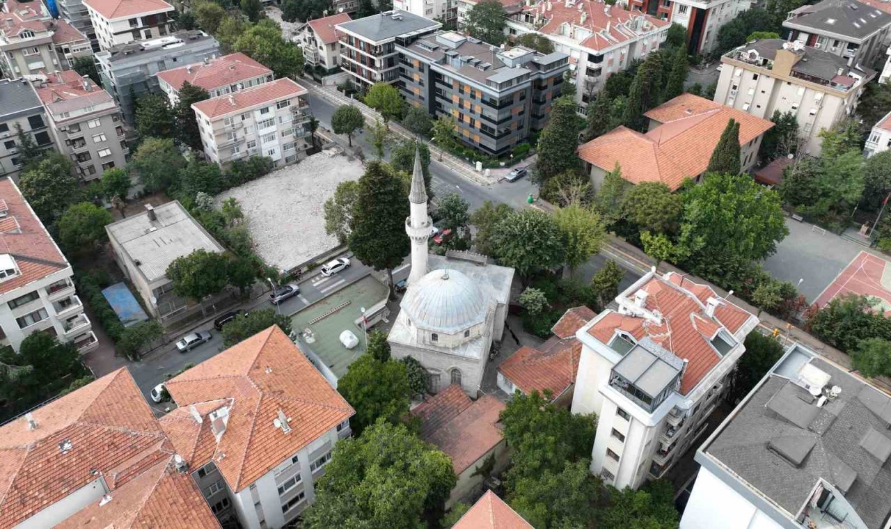 Sultan Abdülmecid’in hatırasını yaşatmak için yapılan Yeşilköy Mecidiye Camii havadan görüntülendi