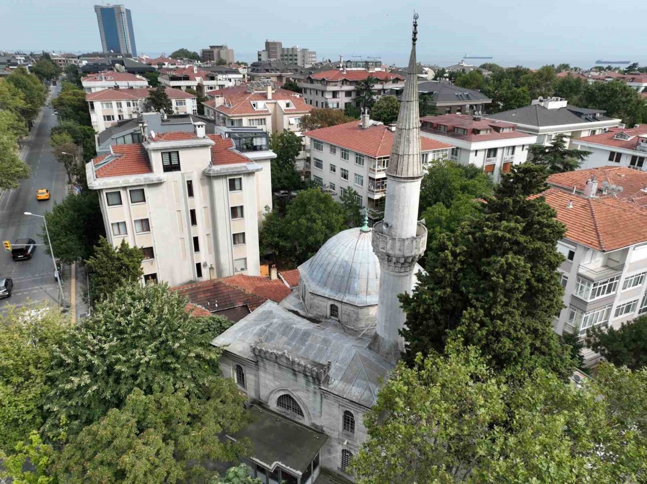 Sultan Abdülmecid’in hatırasını yaşatmak için yapılan Yeşilköy Mecidiye Camii havadan görüntülendi
