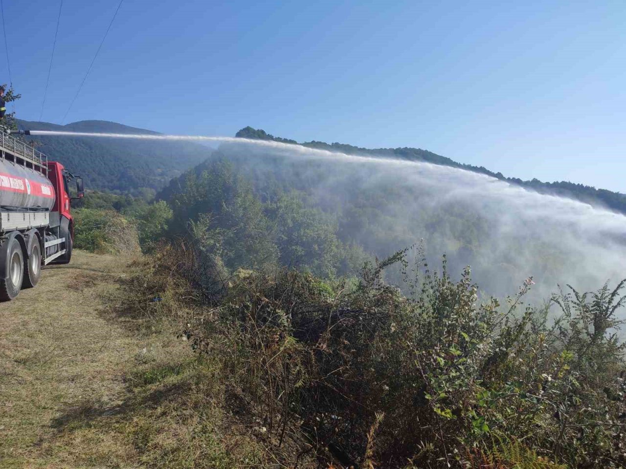 Zonguldak’taki örtü altı yangını ormanlık alana sıçramadan söndürüldü