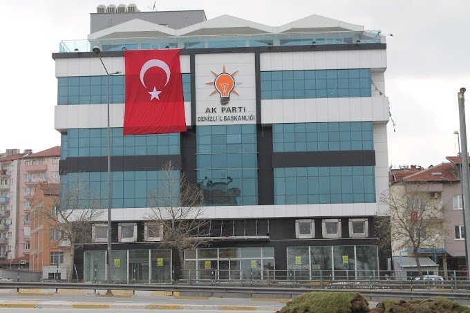 AK Parti’de istifa eden 8 ilçe başkanının yerine atamalar yapıldı