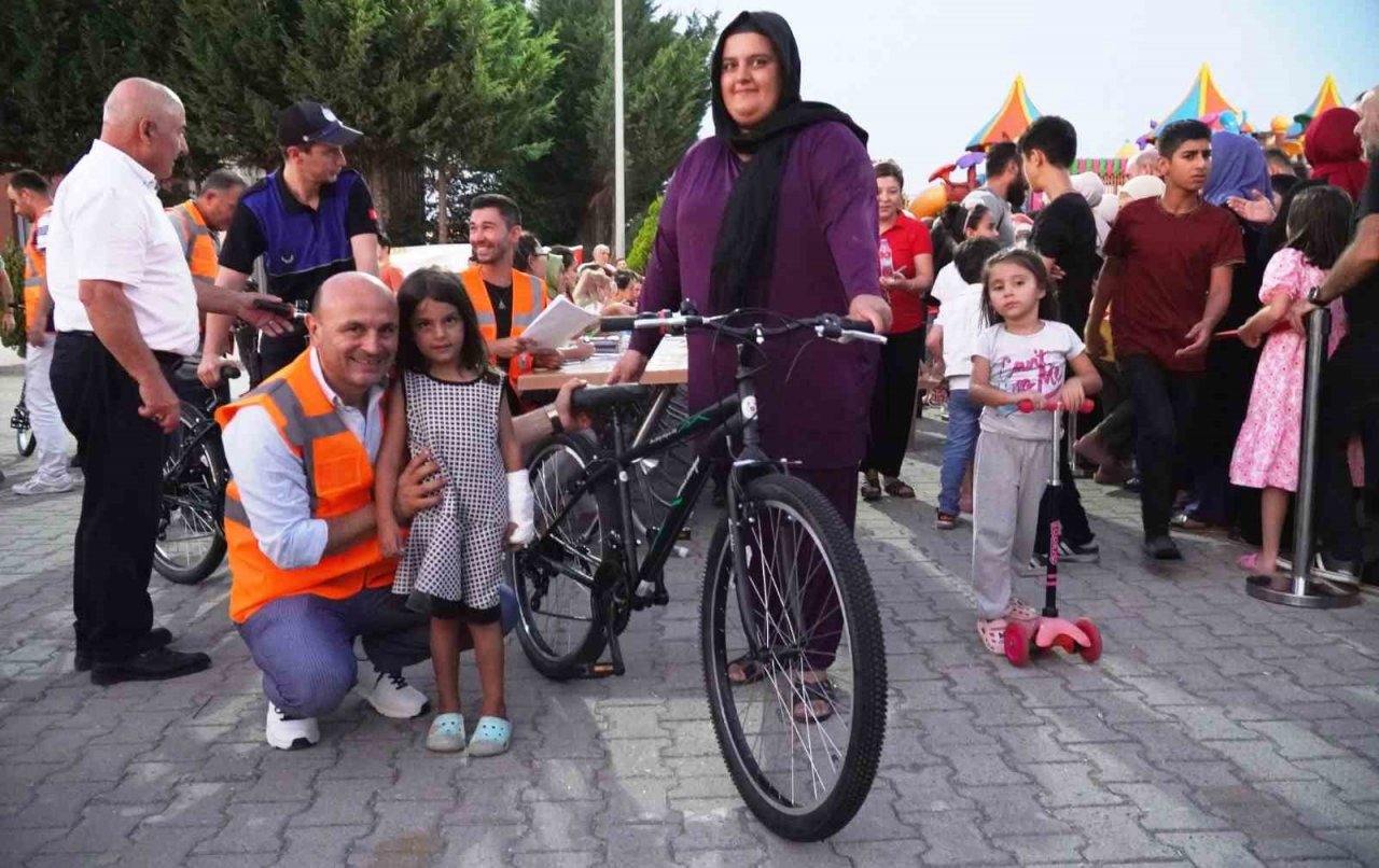 Altınova’da Her “Eve Bir Bisiklet” kampanyasında dağıtımlar devam ediyor